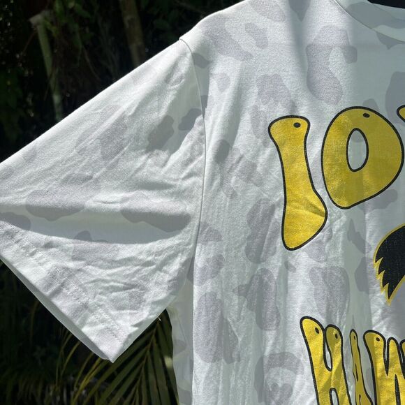 Iowa Hawkeyes Gameday Couture Women's Crushing Victory Subtle Leopard T-Shirt Lg - Picture 5 of 7